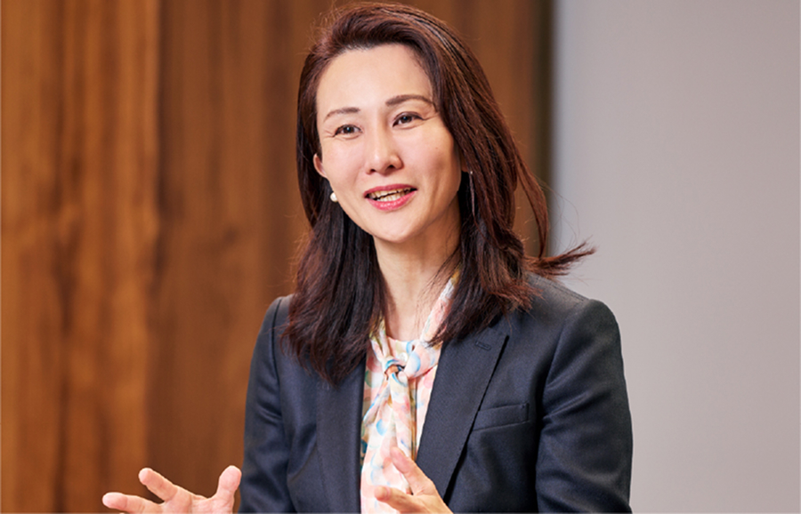 日清食品ホールディングス株式会社独立社外取締役 小笠原 由佳